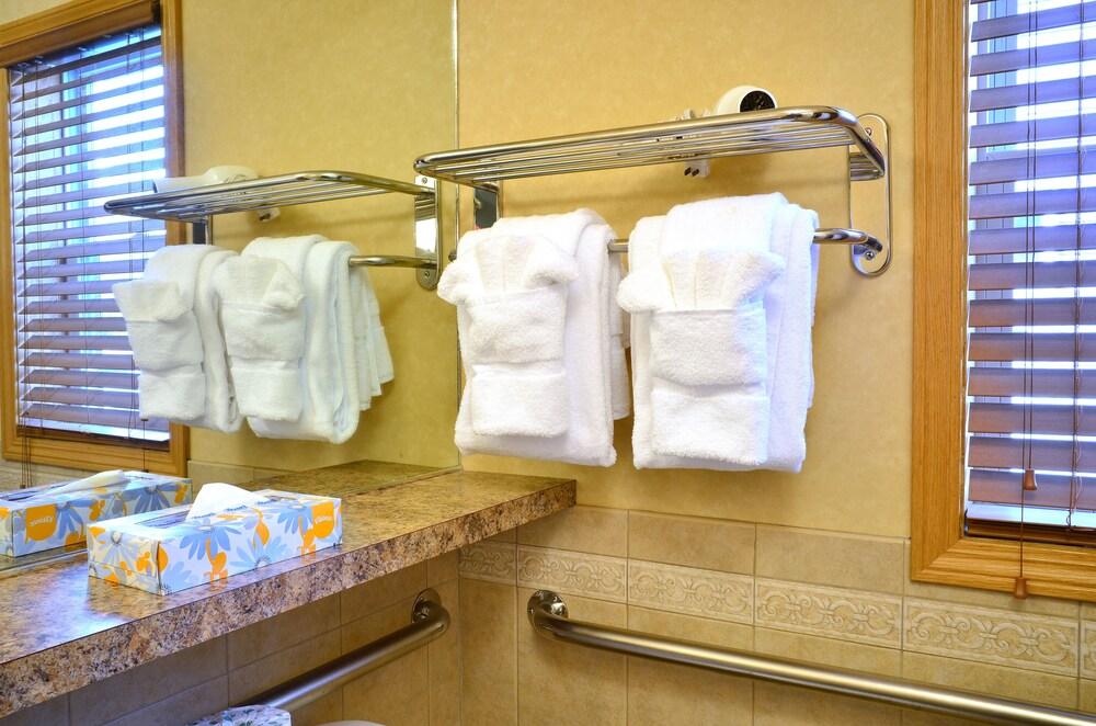 Skaneateles Suites And Boutique Hotel