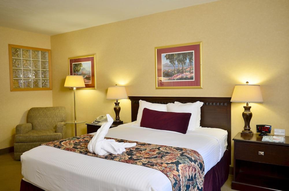 Skaneateles Suites And Boutique Hotel