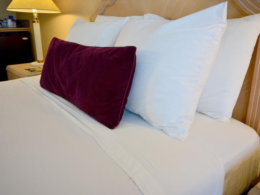 Skaneateles Suites And Boutique Hotel