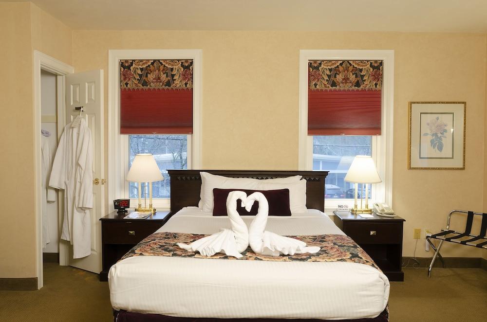 Skaneateles Suites And Boutique Hotel