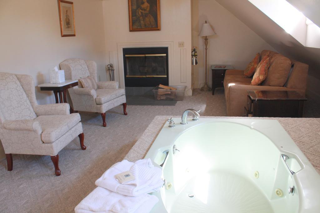 The 1661 Inn and Hotel Manisses