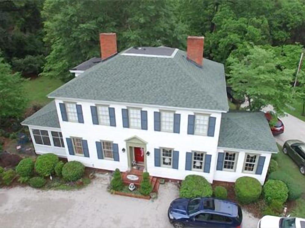 Oak Manor Inn