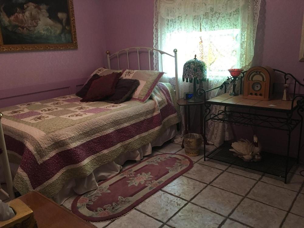 Shady Lady Bed & Breakfast