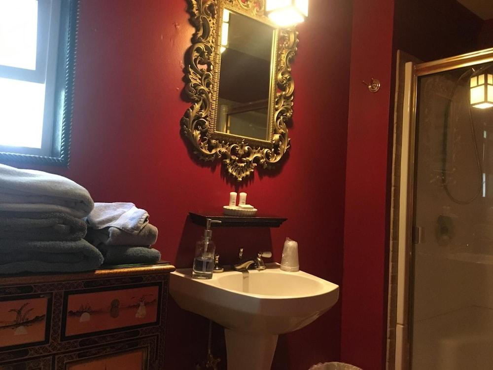 Shady Lady Bed & Breakfast