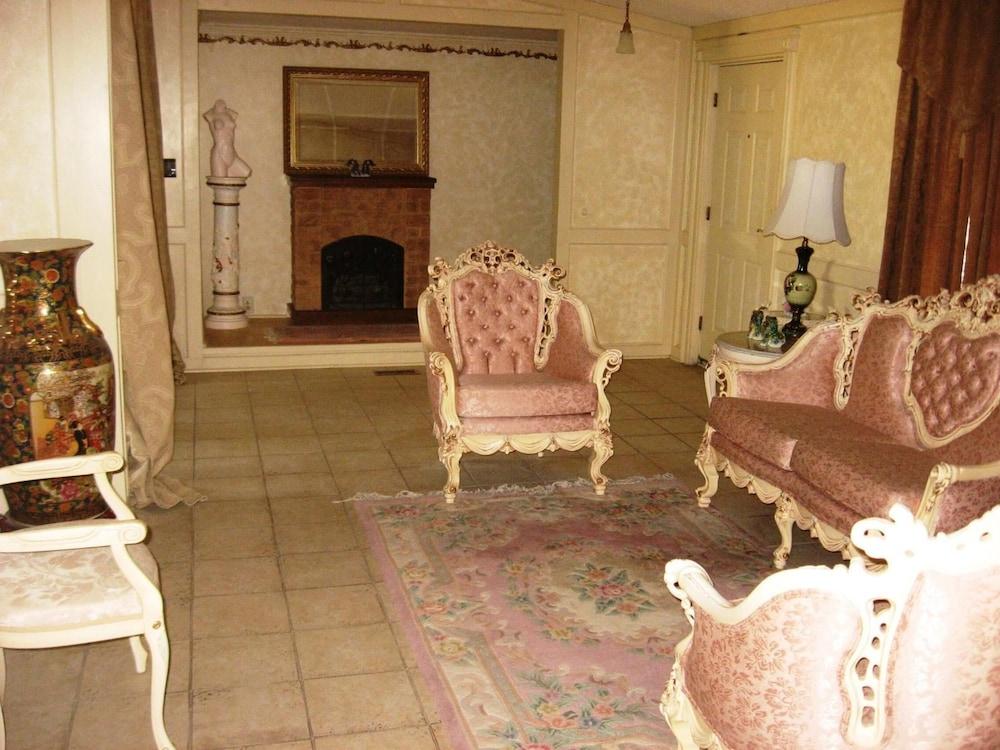 Shady Lady Bed & Breakfast