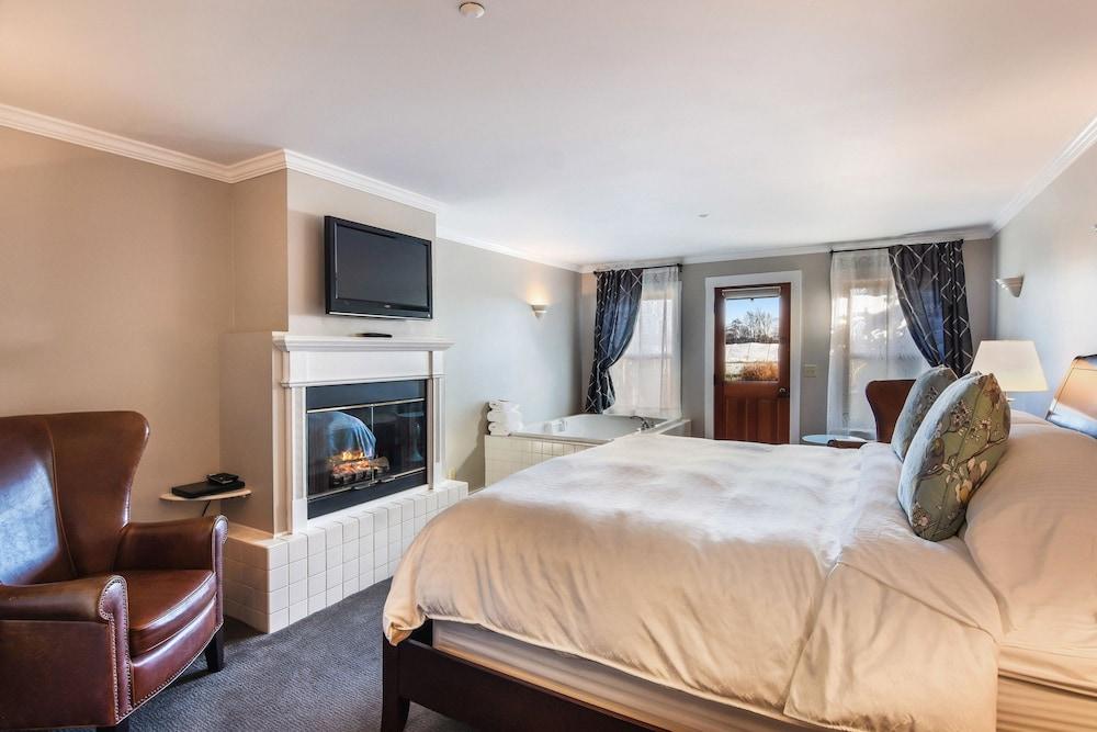 Wild Iris Inn
