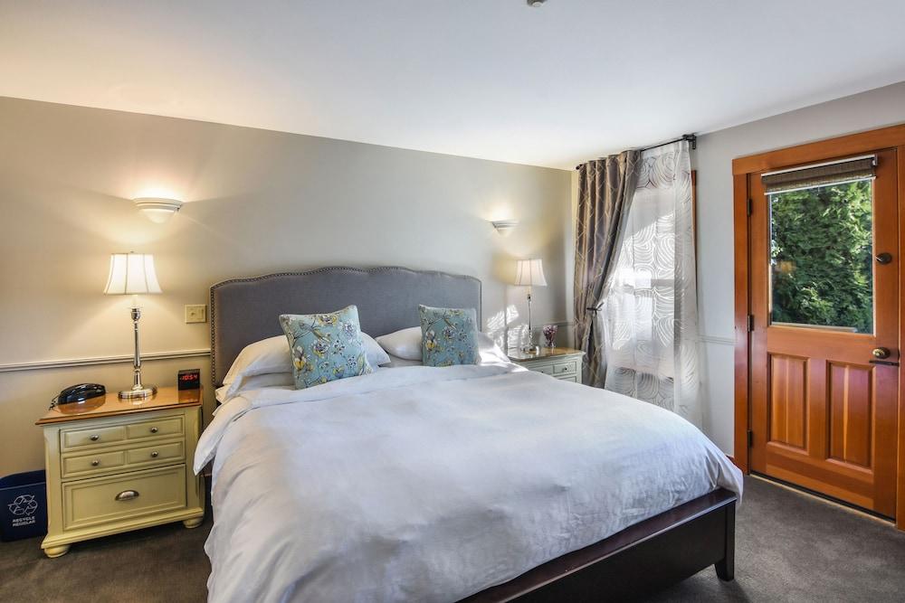 Wild Iris Inn