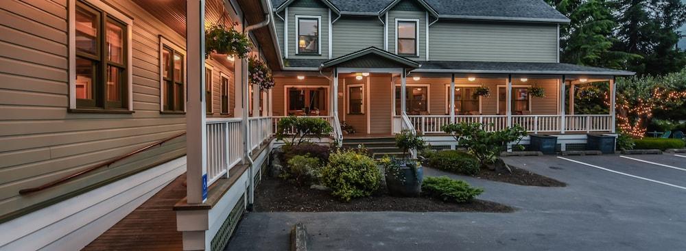 Wild Iris Inn