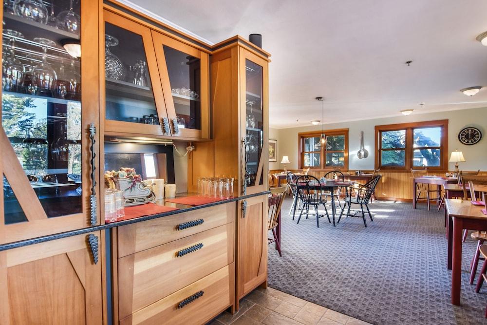 Wild Iris Inn