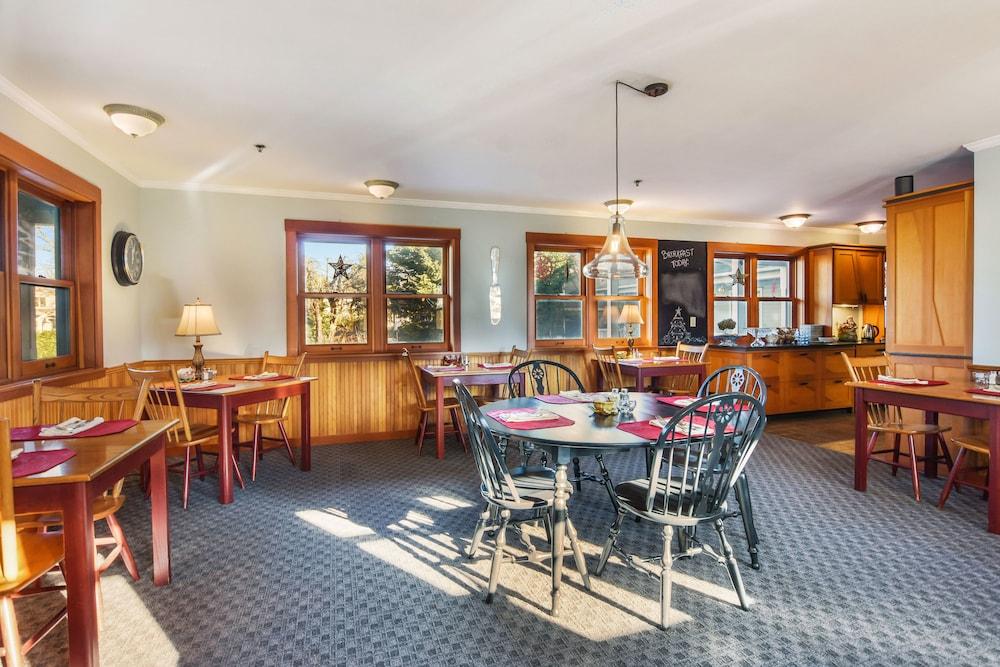 Wild Iris Inn