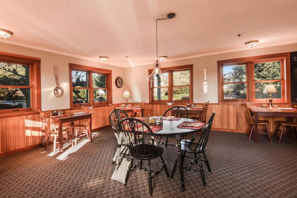 Wild Iris Inn