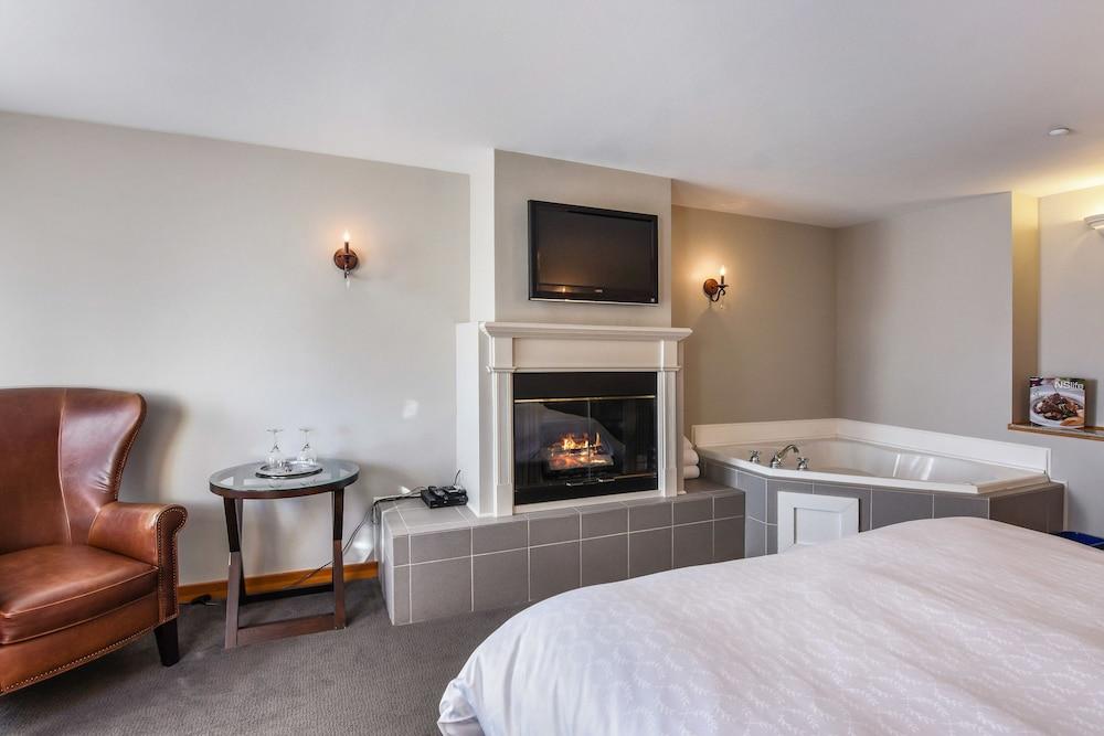 Wild Iris Inn