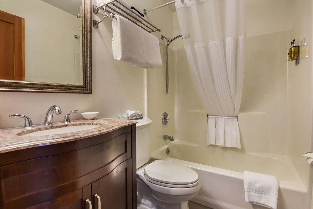 Wild Iris Inn
