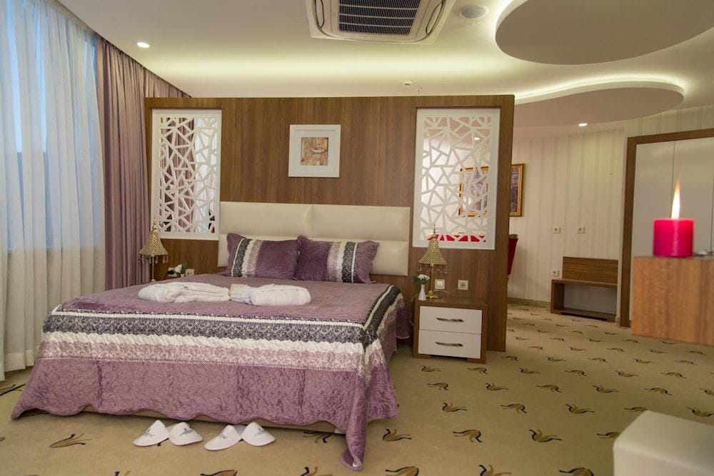 Carmine Hotel