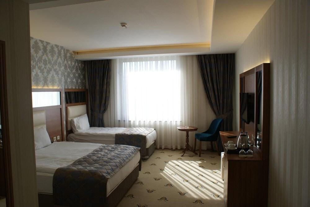 Carmine Hotel