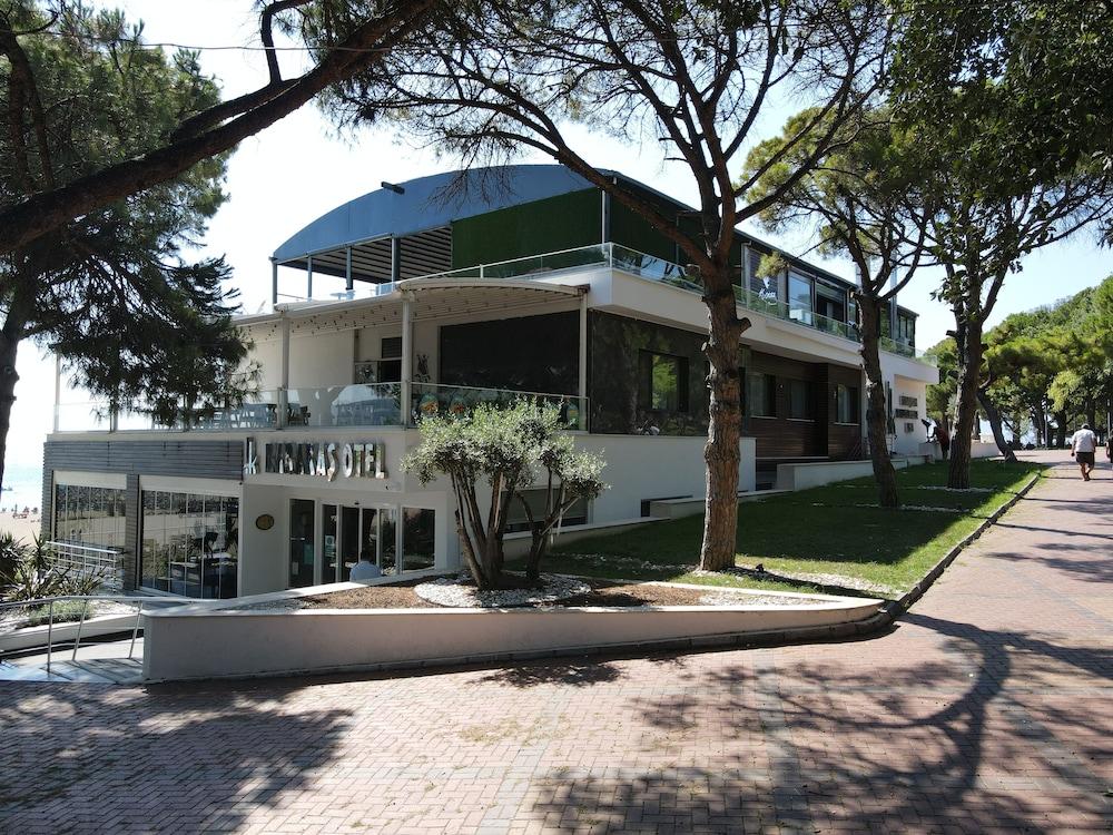 Karakas Hotel