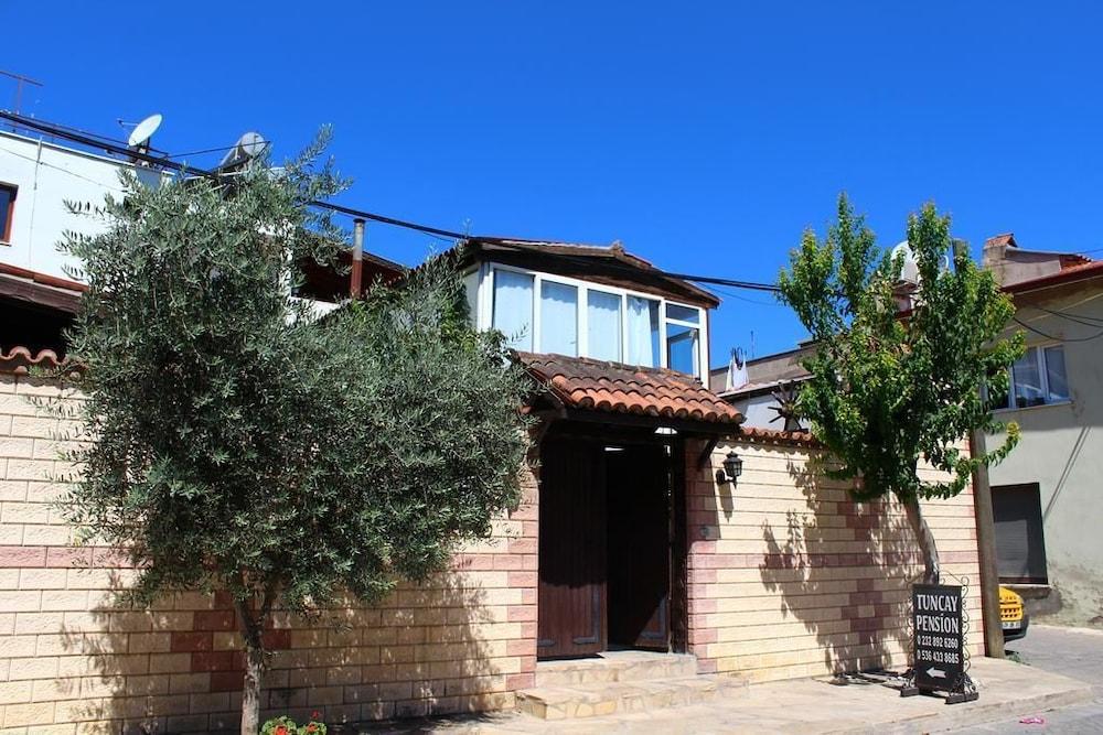 Tuncay Pension
