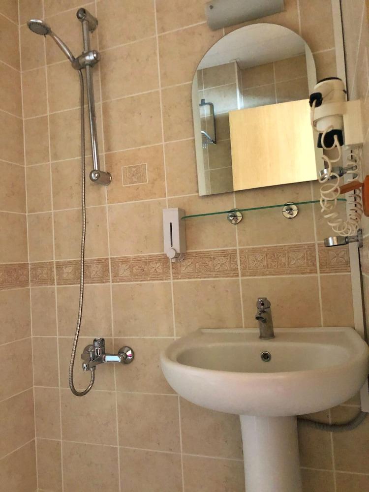 Armoni Otel