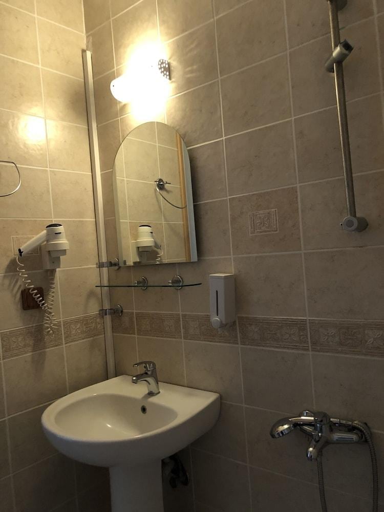 Armoni Otel