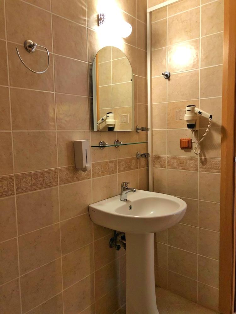Armoni Otel