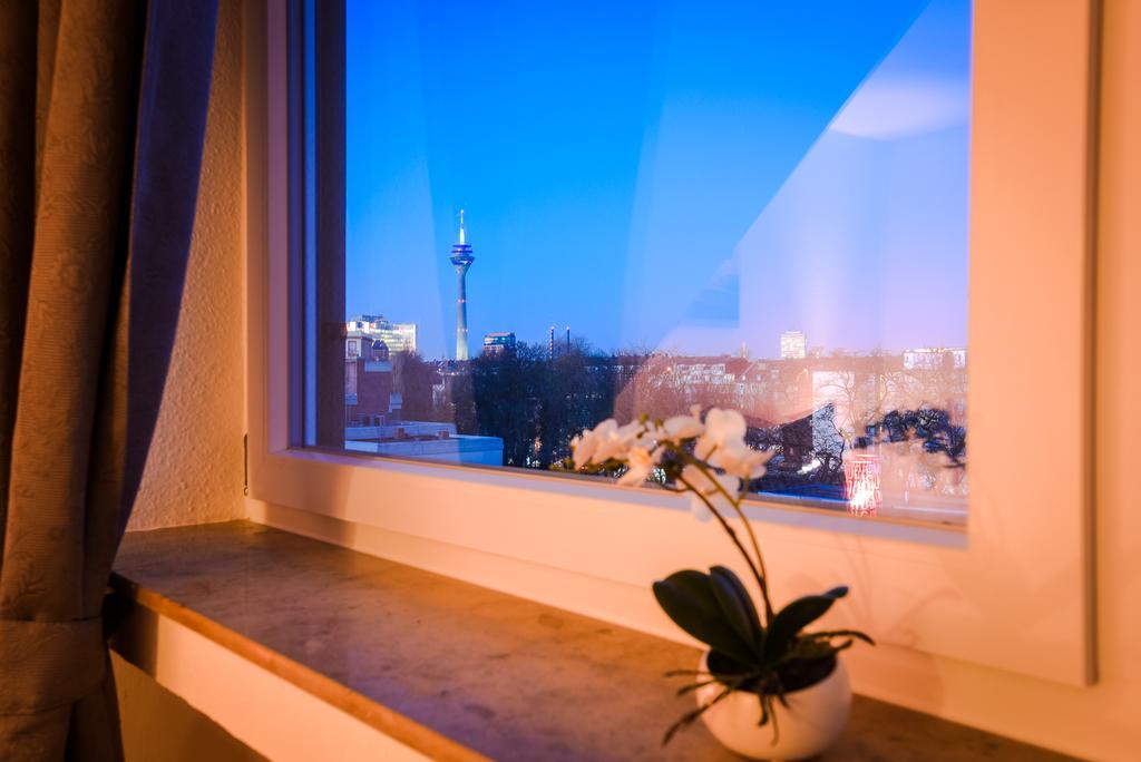 Deluxe Downtown Apartment