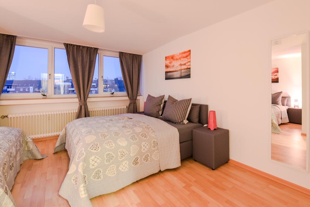 Deluxe Downtown Apartment