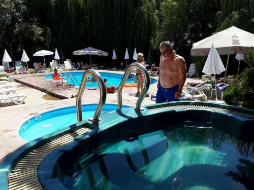 Family Hotel Iv
