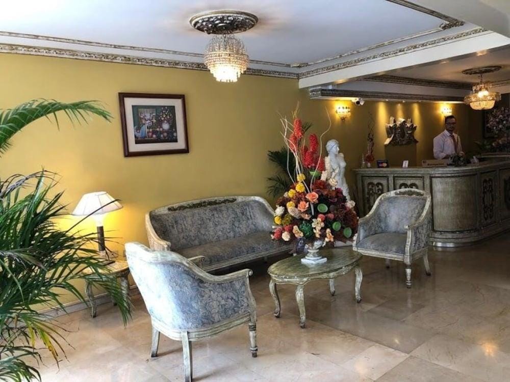 Colony Inn Hotel