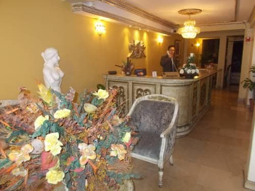 Colony Inn Hotel