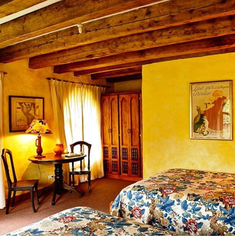 Las Palmeras Inn