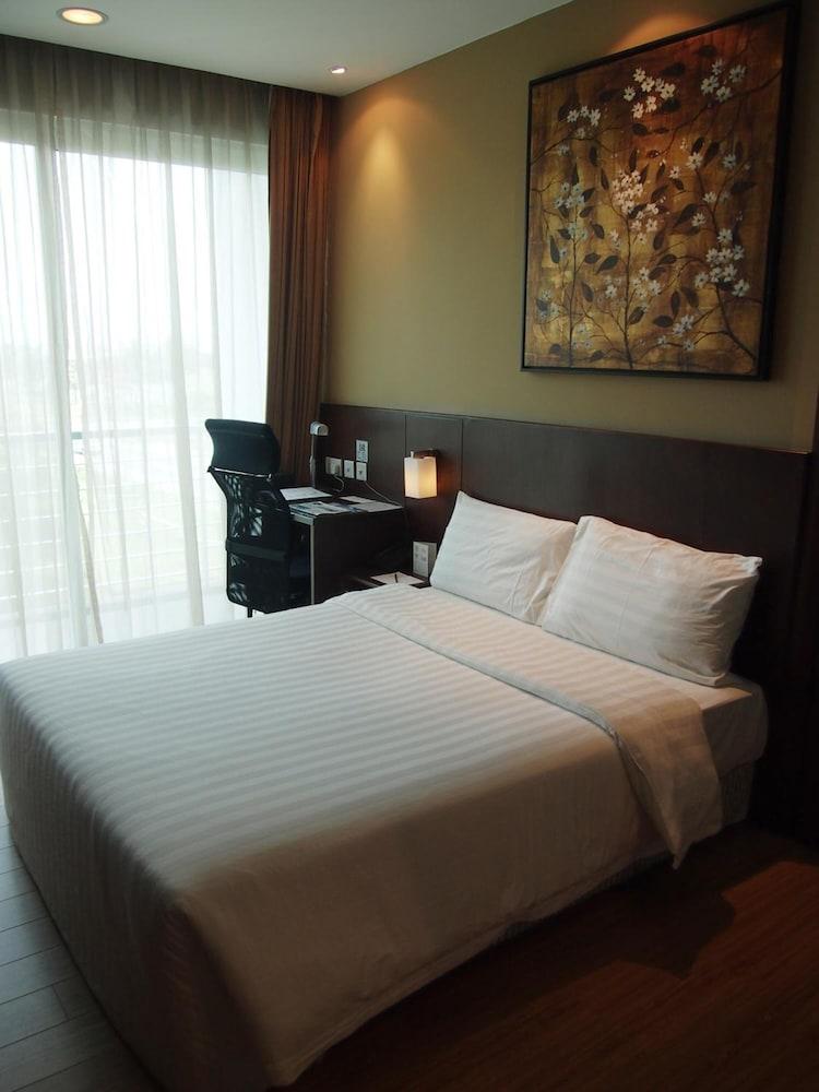 Roomz Hotel