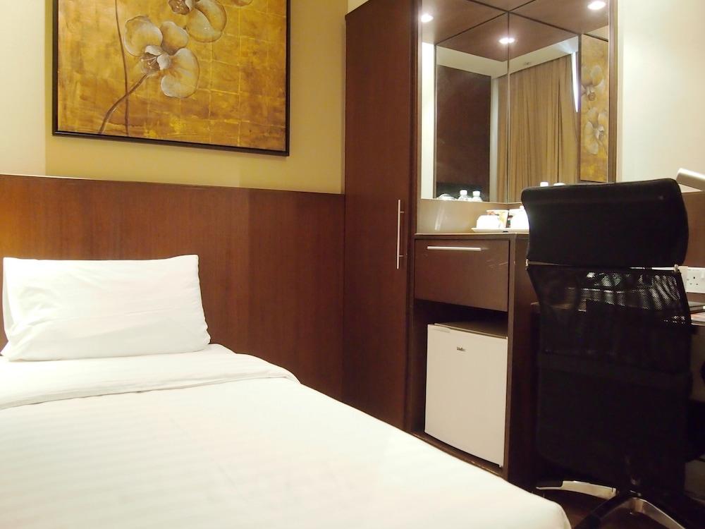 Roomz Hotel