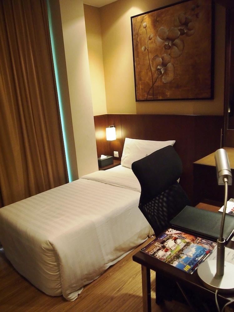 Roomz Hotel