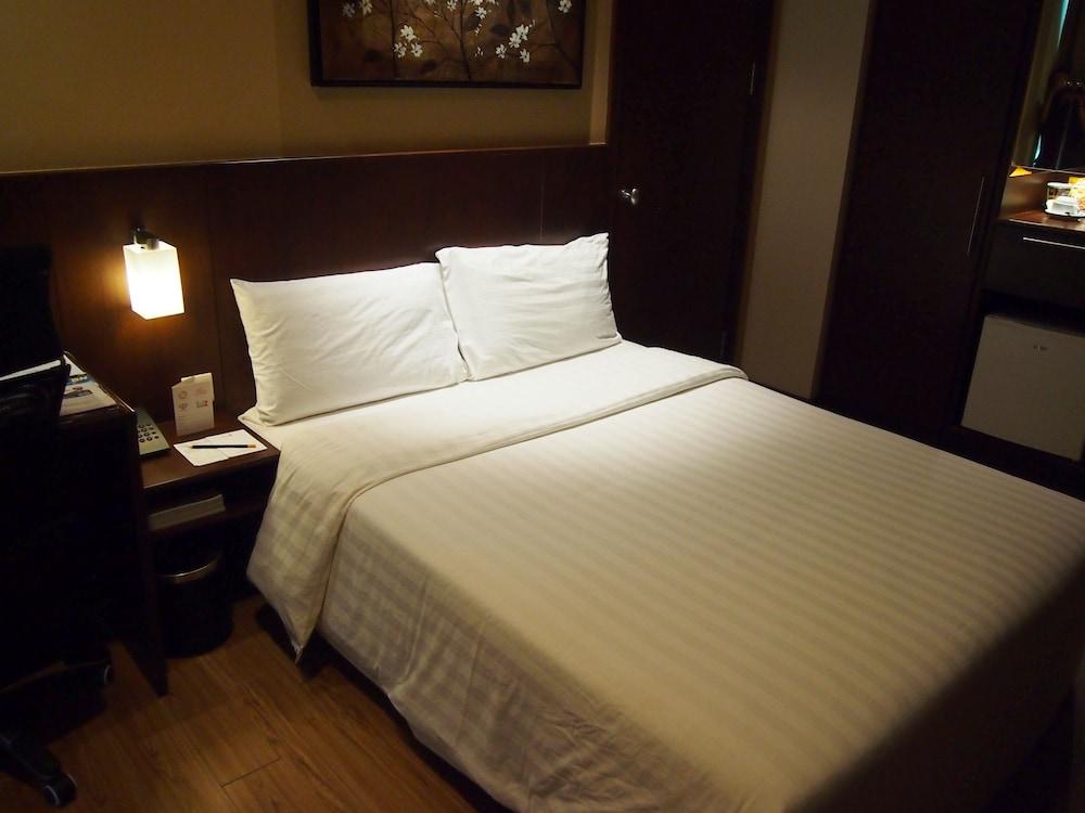 Roomz Hotel