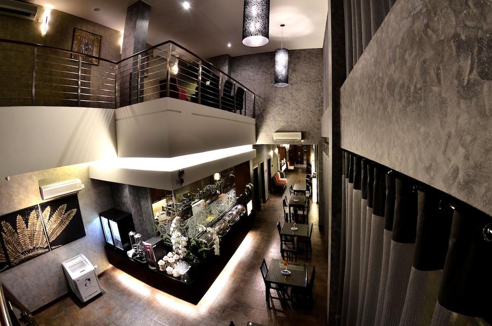 Roomz Hotel
