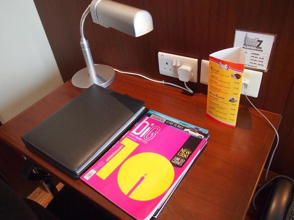 Roomz Hotel