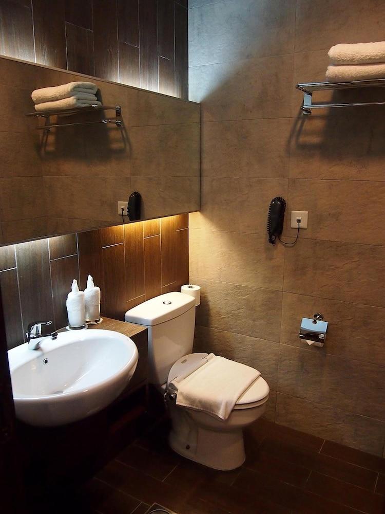 Roomz Hotel