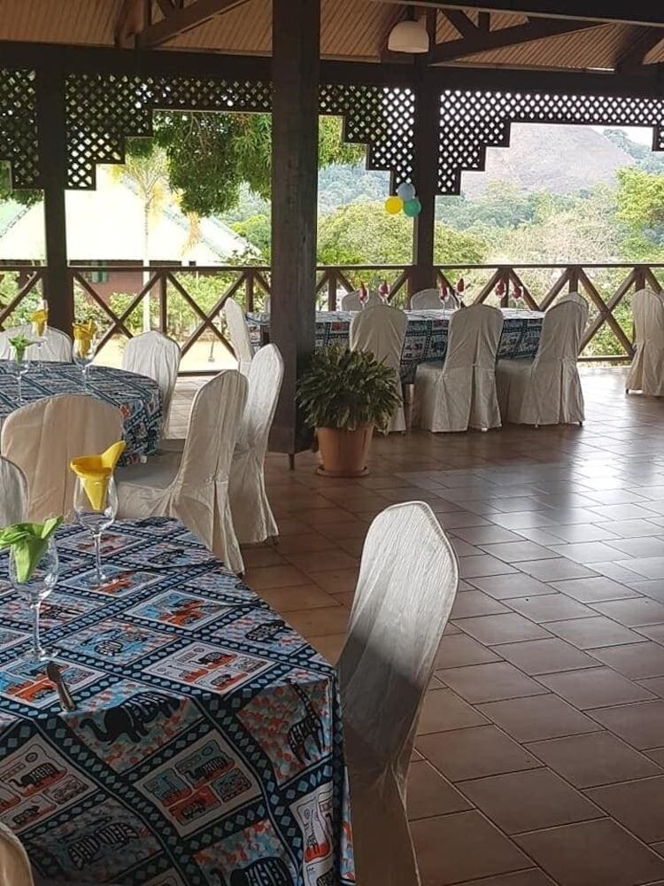 Lopé Hotel