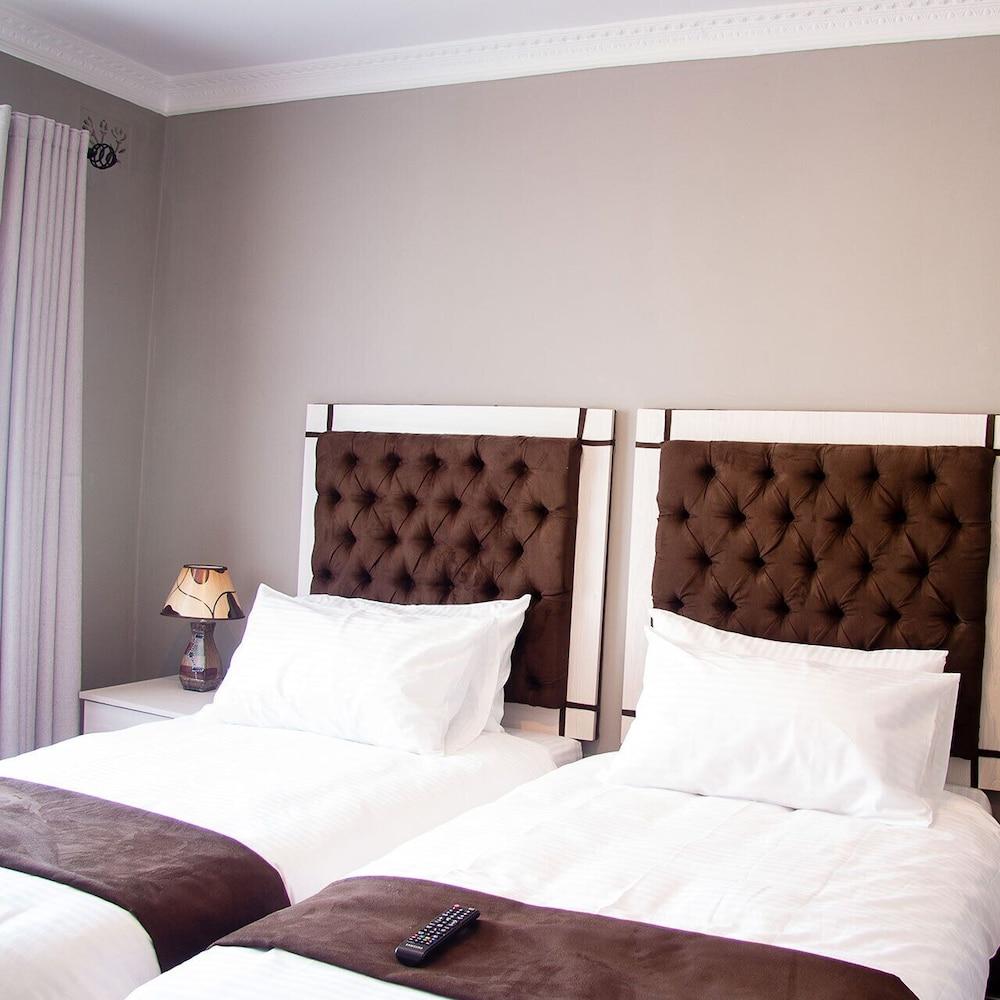 Sarum Lodge