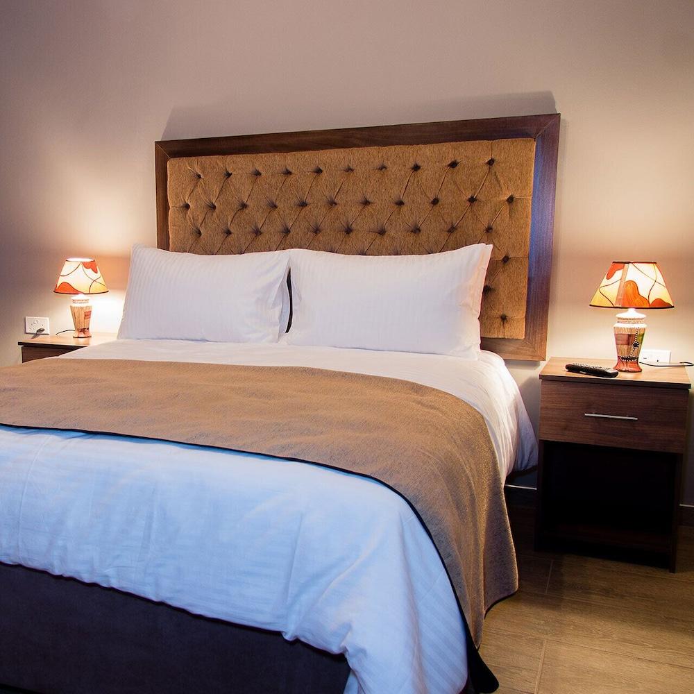 Sarum Lodge