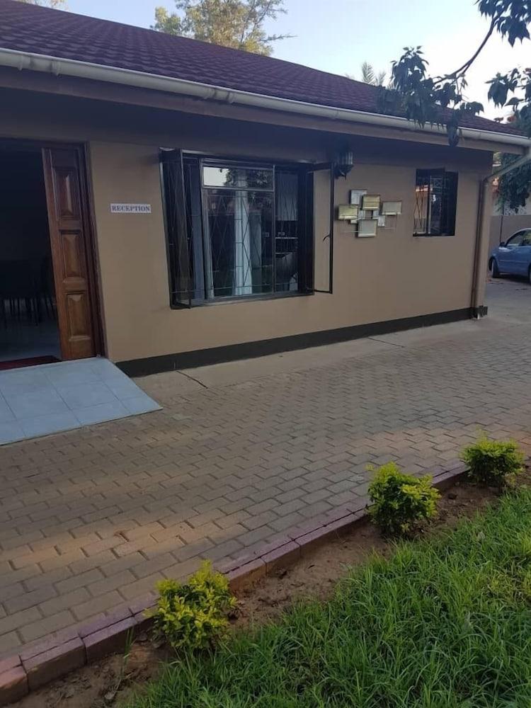 Ezzela House Bed & Breakfast