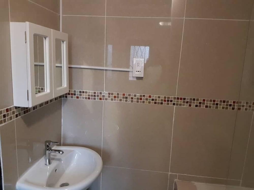 Ezzela House Bed & Breakfast