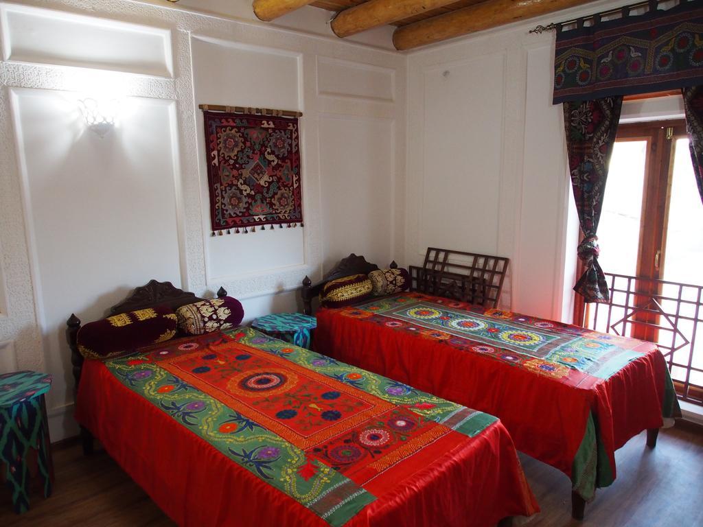 Bibi Khanym Hotel