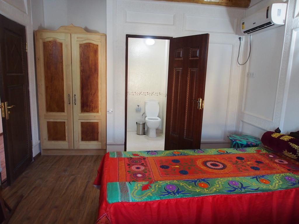 Bibi Khanym Hotel