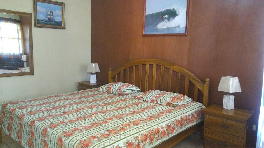 Punta Roca Surf Resort