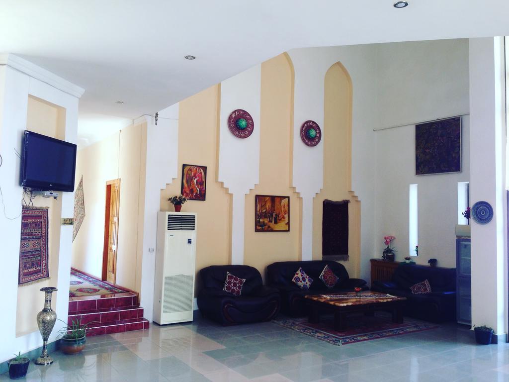 Caravan Hotel