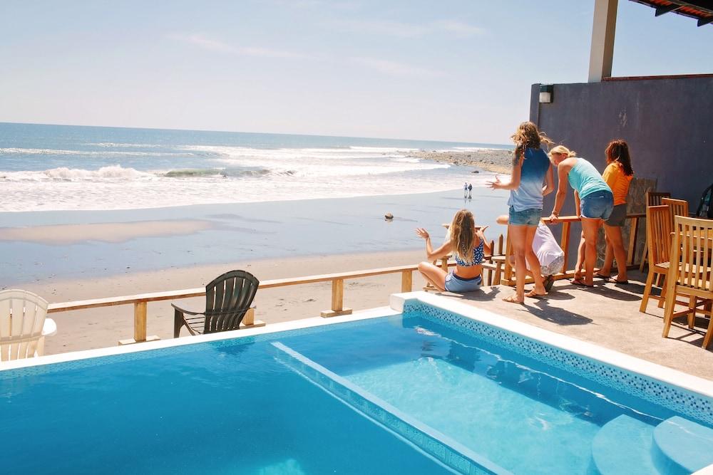 AST Surf Hotel