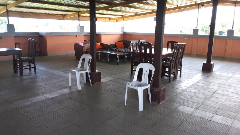 Hotel Lobe