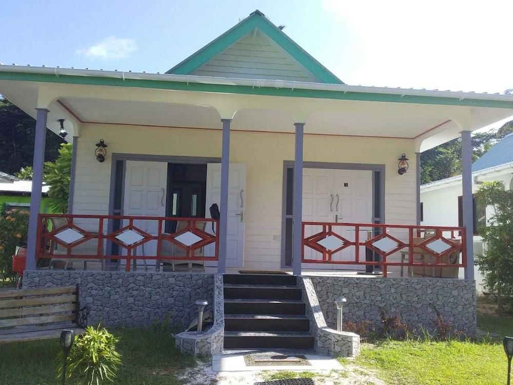 Agnes Cottage - Emerald
