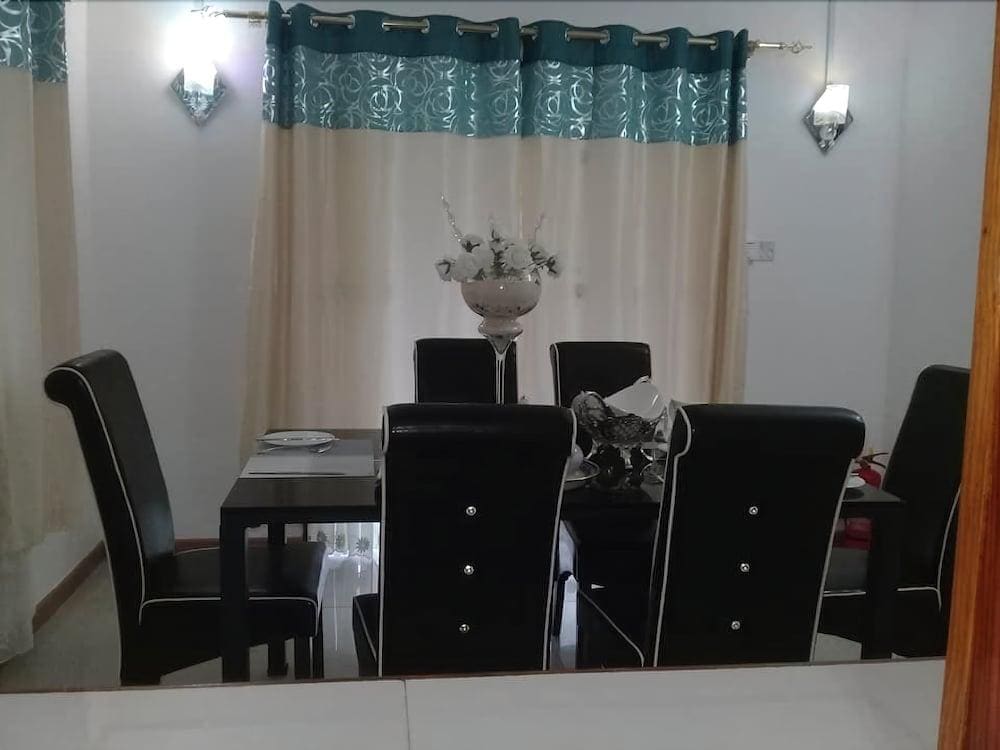 Agnes Cottage - Emerald